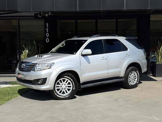 TOYOTA HILUX SW4 3.0 SRV 4X4 16V TURBO INTERCOOLER DIESEL 4P AUTOMÁTICO TOYOTA HILUX SW4 3.0 SRV 4X4 16V TURBO INTERCOOLER DIESEL 4P AUTOMÁTICO